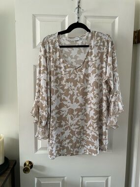Susan Graver Taupe and White Floral V-Neck Top